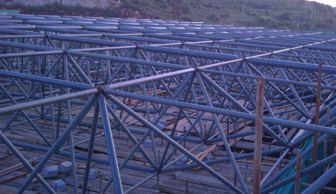 个旧概述网架加工公司对网架保温隔热的办法